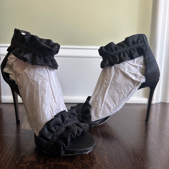 Sam Edelman Black Ruffle Heels - Picture 4 of 5
